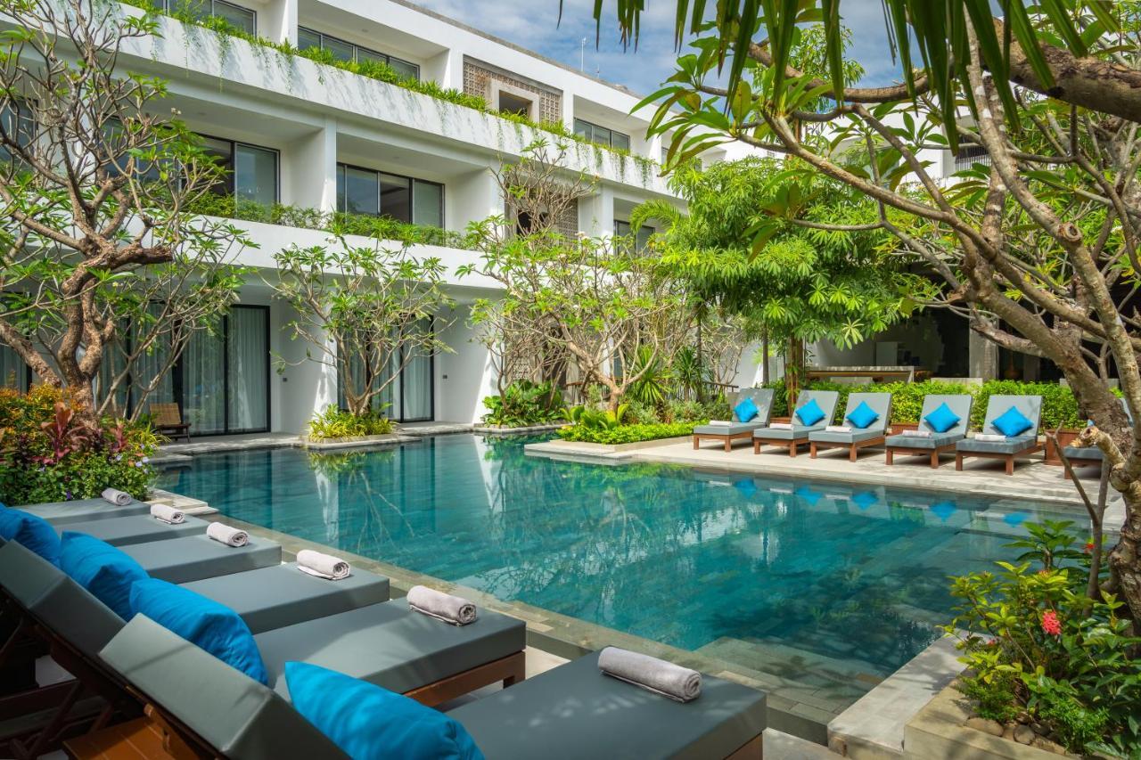Eightfold Urban Resort Сием Реап Екстериор снимка The hotel's pool
