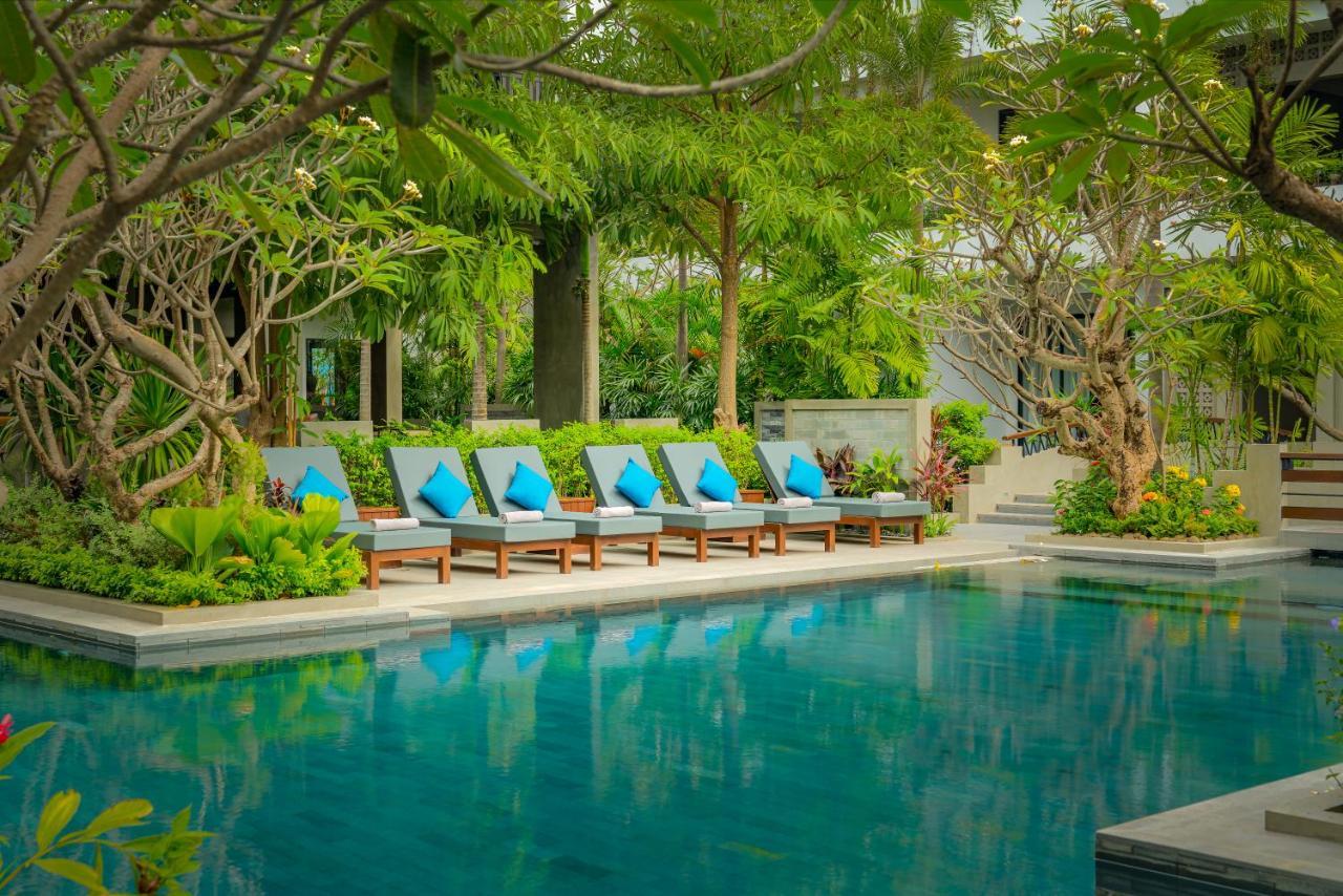 Eightfold Urban Resort Сием Реап Екстериор снимка The swimming pool at The Sukhothai