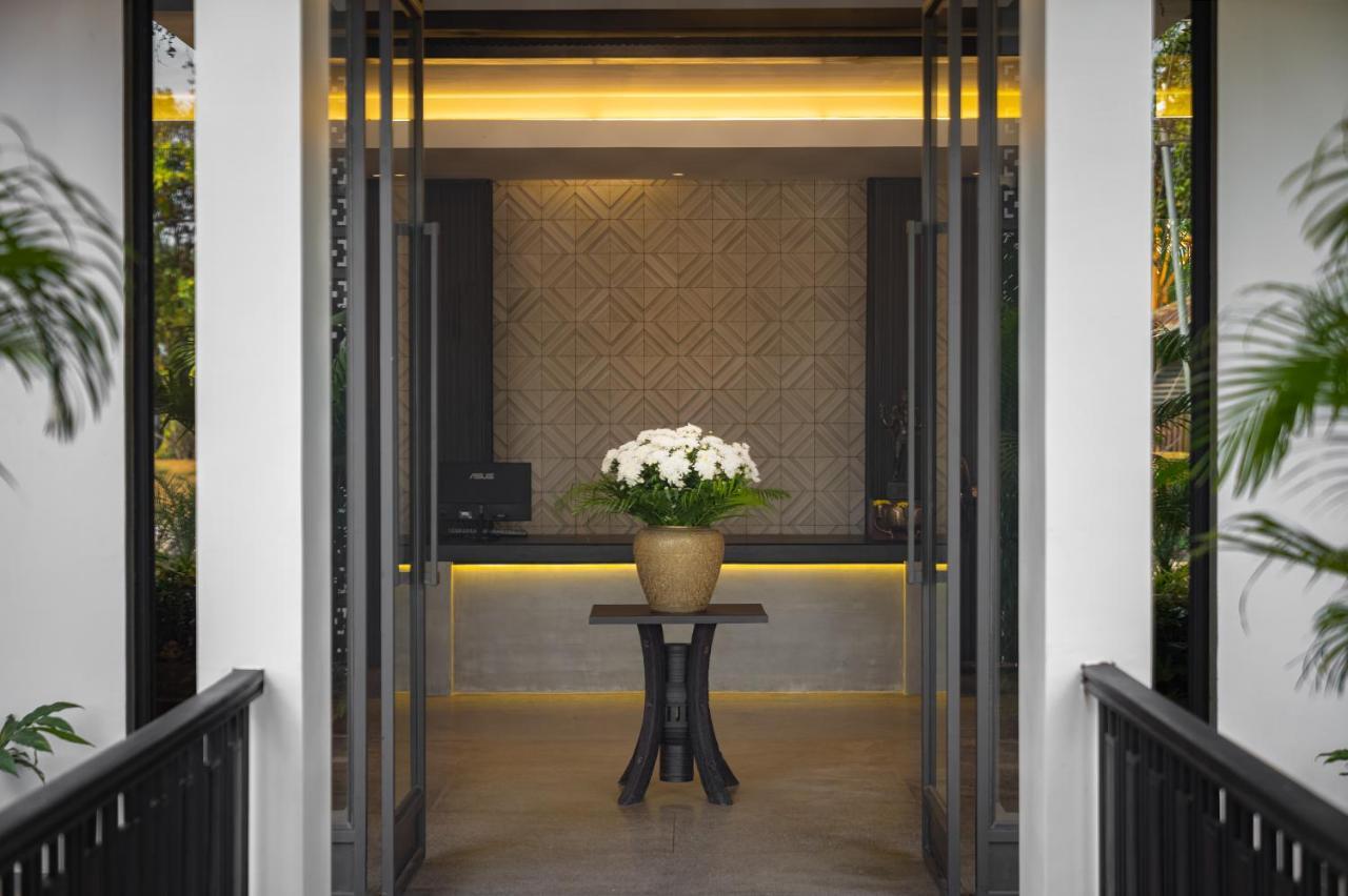 Eightfold Urban Resort Сием Реап Екстериор снимка The reception area at the hotel