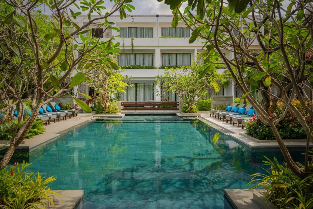 Eightfold Urban Resort Сием Реап Екстериор снимка The hotel's swimming pool