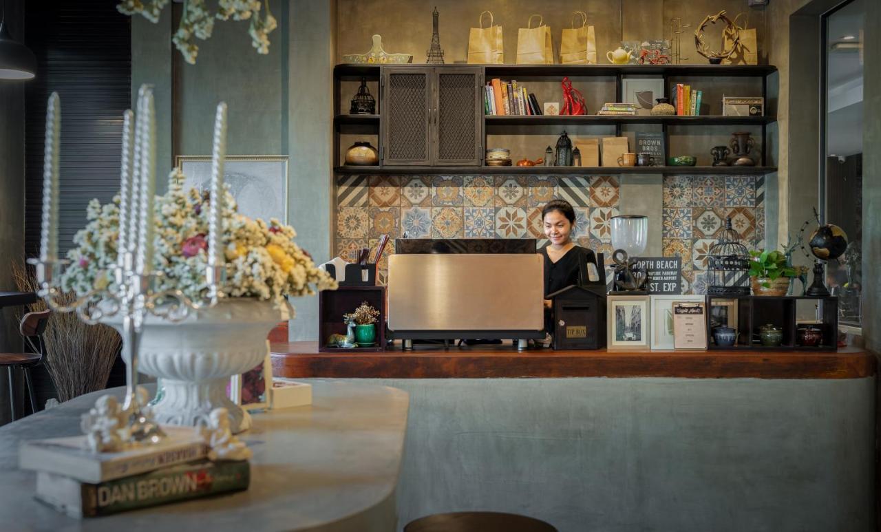 Eightfold Urban Resort Сием Реап Екстериор снимка A coffee shop in Bangkok, Thailand