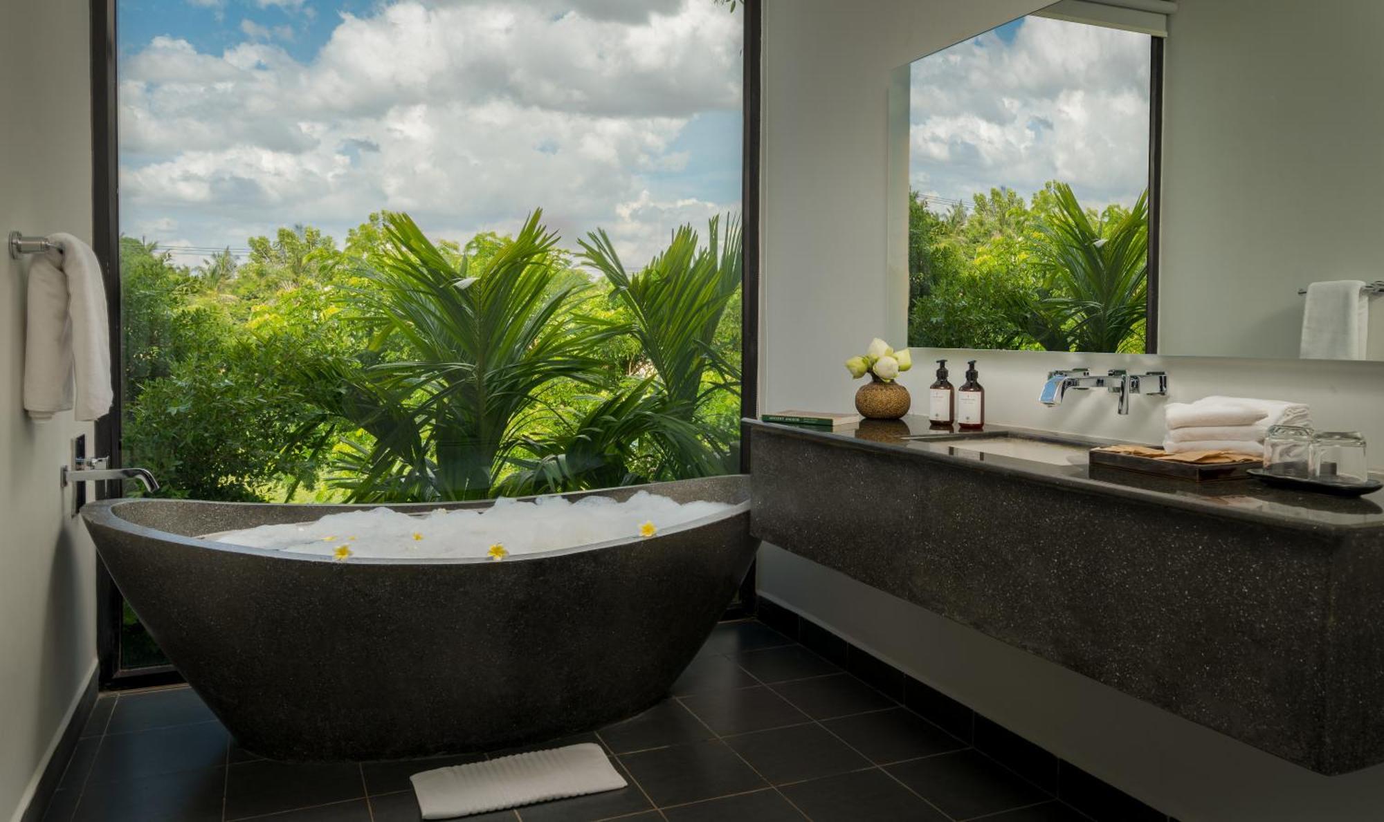 Eightfold Urban Resort Сием Реап Екстериор снимка Bathroom at the Bvlgari Hotel, Mexico City