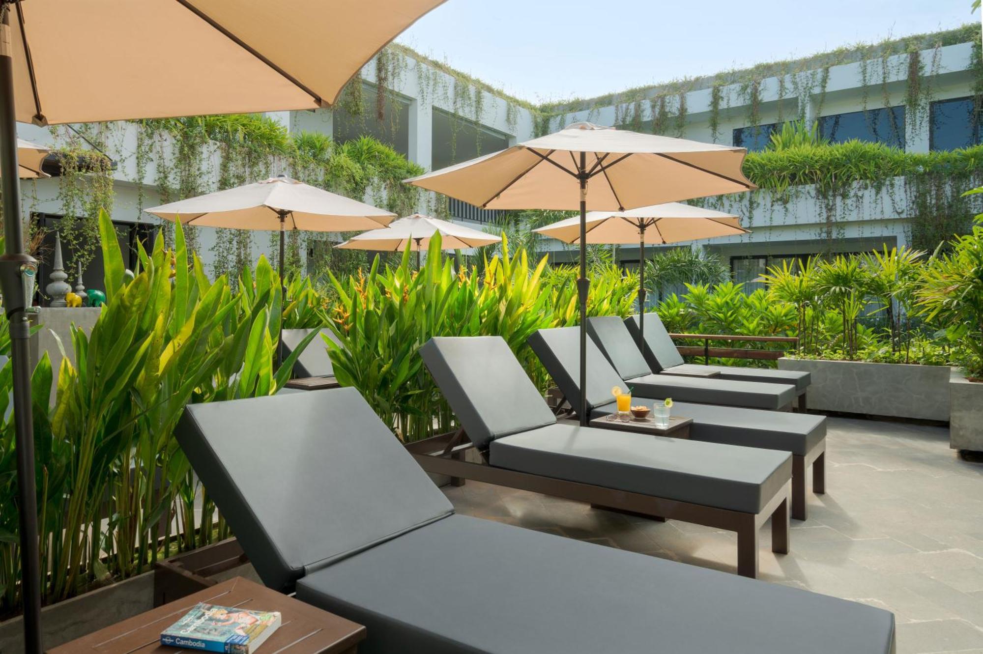Eightfold Urban Resort Сием Реап Екстериор снимка Pool Deck